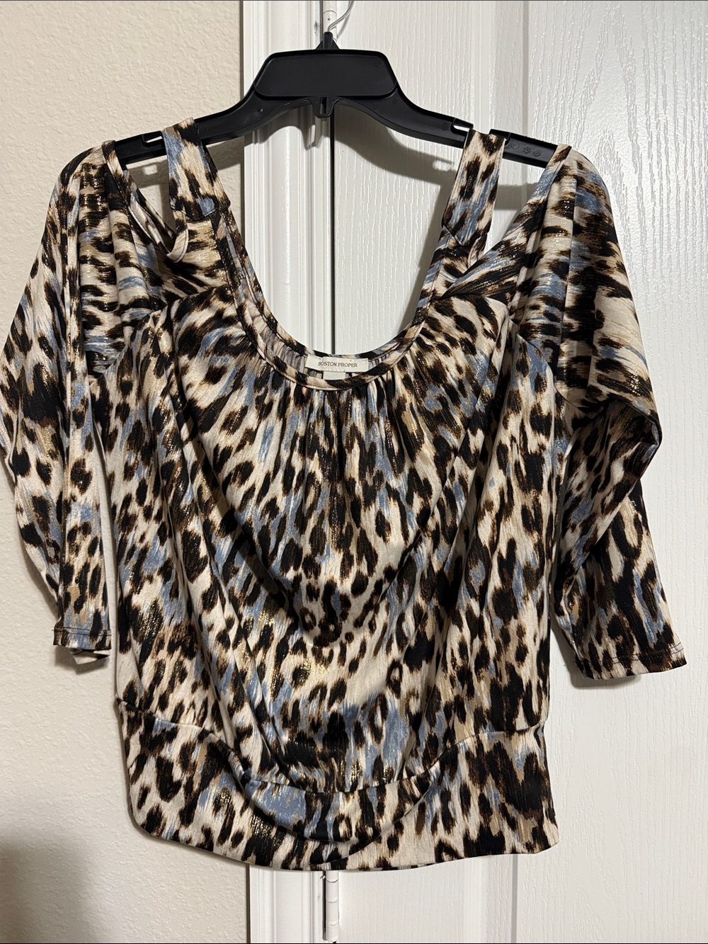 Boston Proper Animal Print Scoop Neck Cold-shoulder Blouse in Cream/Brown/Blue